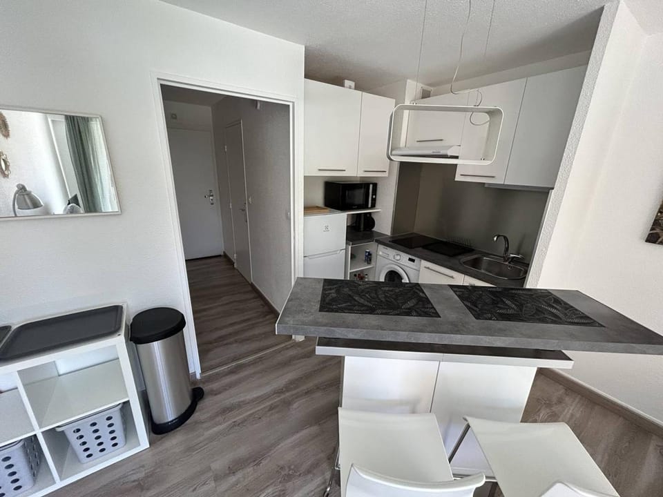 Studio rénové avec terrasse et parking au Lavandou - FR-1-251-871 Apartment in Le Lavandou