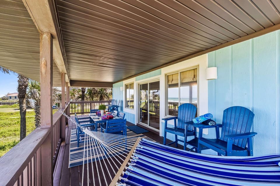 Oceanfront Steps to Sand Deck & Pets Welcome House in Palm Coast