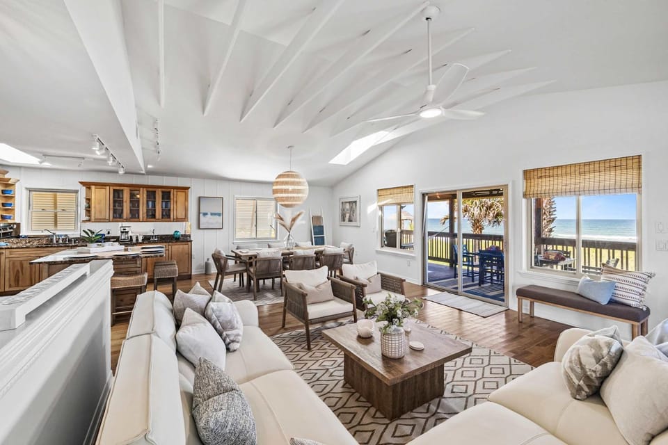 Oceanfront Steps to Sand Deck & Pets Welcome House in Palm Coast
