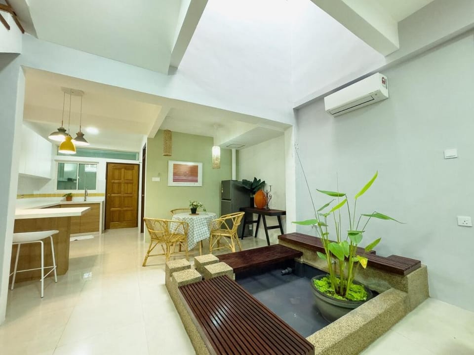 Seating area, Dining area