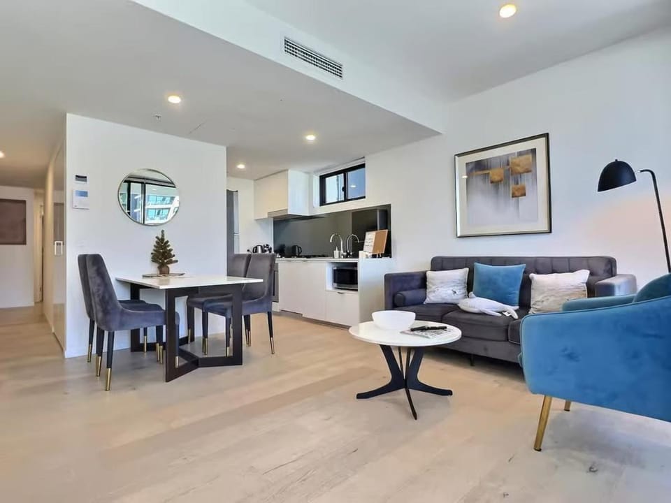 Convenient to ALL Urban Living by Private Host Apartment in Brisbane City