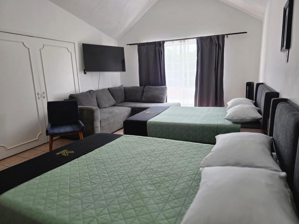 24 Habitación doble cama Vacation rental in Leon