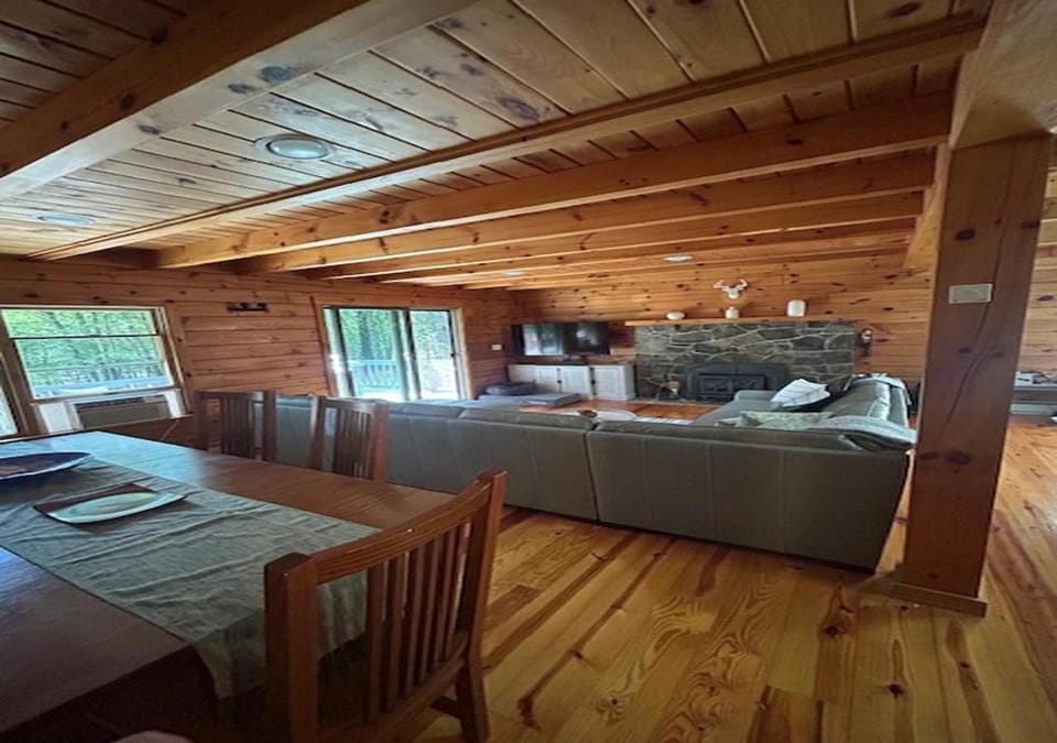 Delaware River Poconos Riverfront Masthope House in Pennsylvania