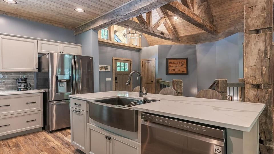 Kitchen or kitchenette, dishwasher