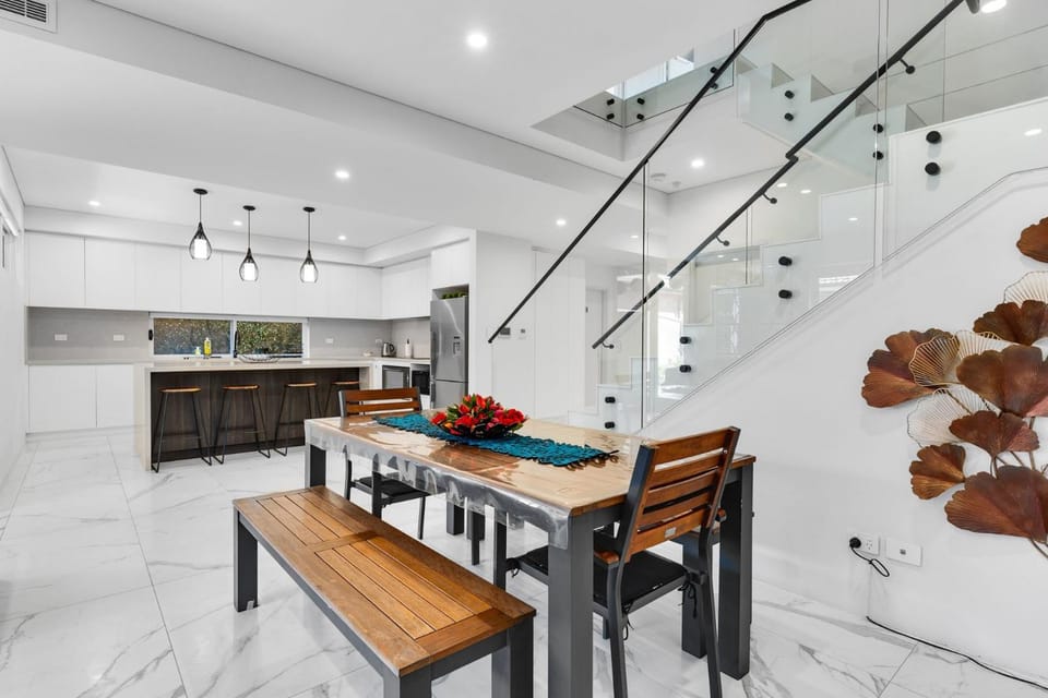 Spacious Lidcombe Lux mins to Sydney Olympic Park House in Lidcombe