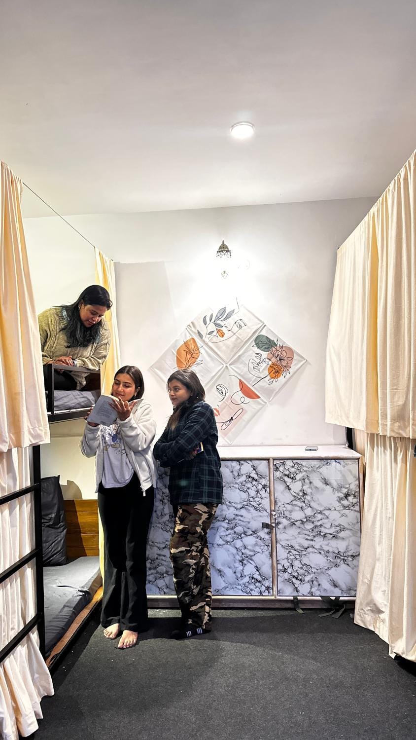 group of guests, bunk bed