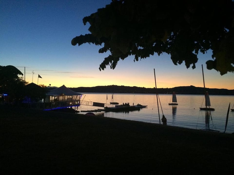 Lakefront Two Mile Bay Apartment in Taupo
