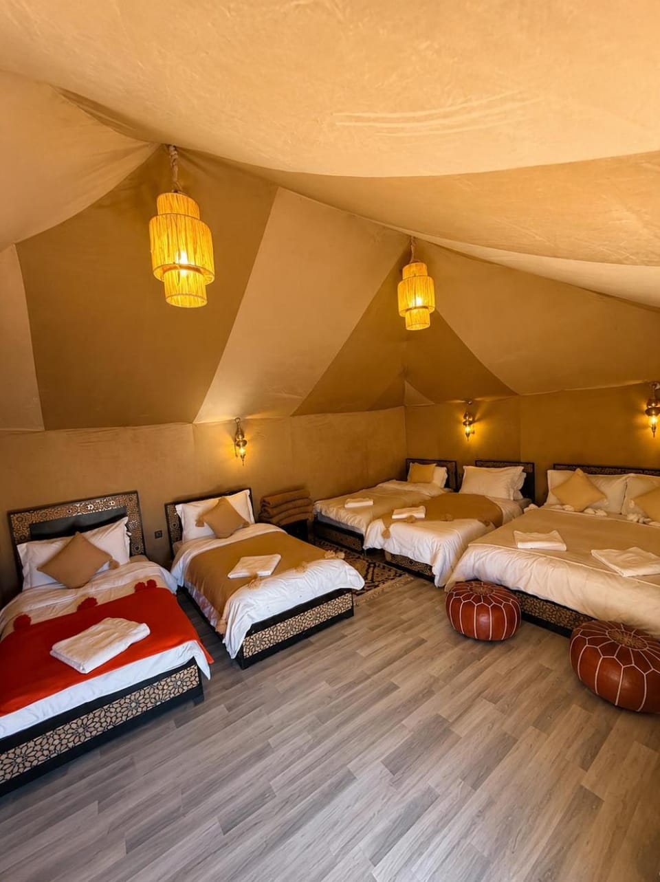 Property building, Bed, Living room, Bedroom, towels, towels