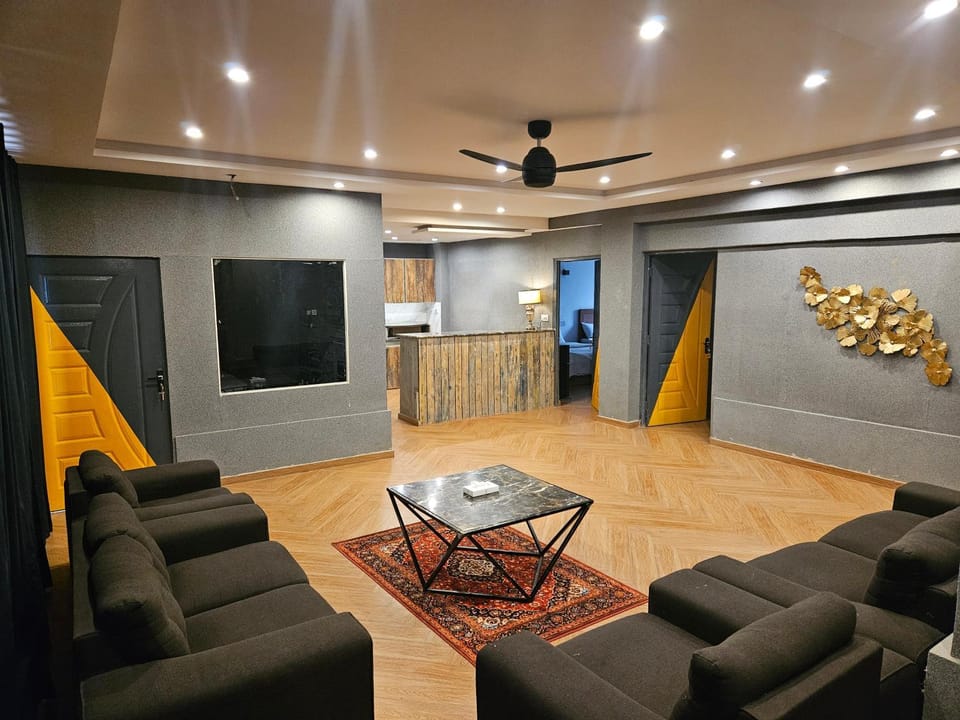Kitchen or kitchenette, Living room, Seating area