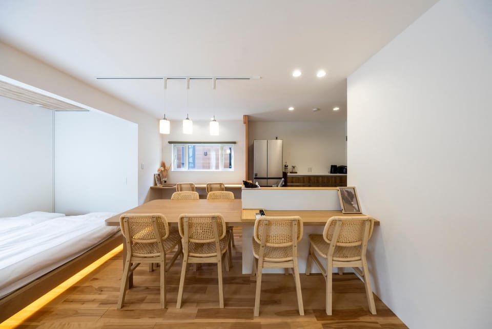 Photo of the whole room, Dining area