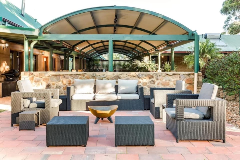 Trinder Retreat - Luxe Nature Escape and Alfresco Bath House in Margaret River