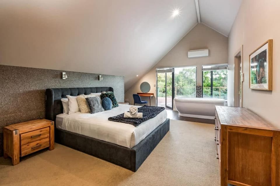 Trinder Retreat - Luxe Nature Escape and Alfresco Bath House in Margaret River
