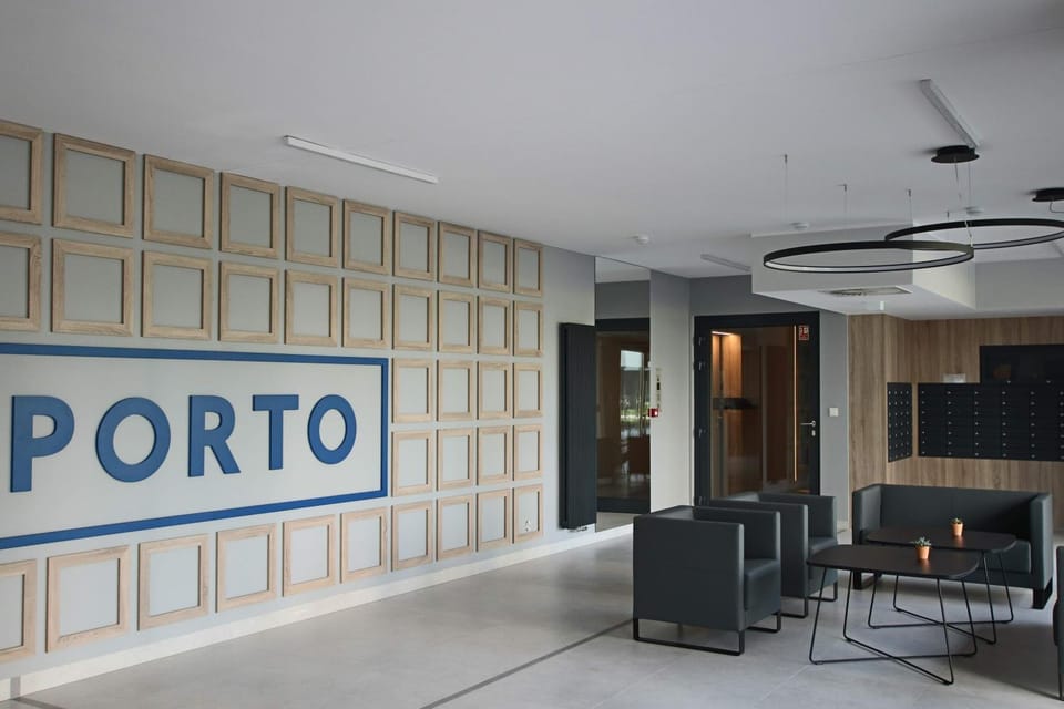 Patio, Facade/entrance