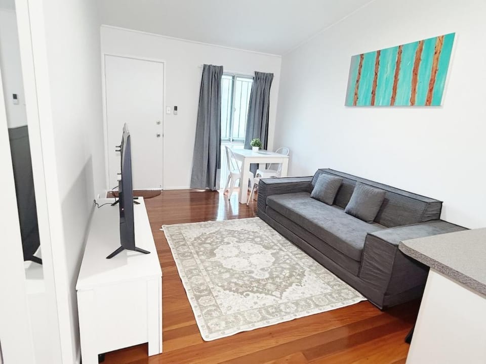 Modern 2BR in Highgate Hill near Brisbane CBD Apartment in Brisbane