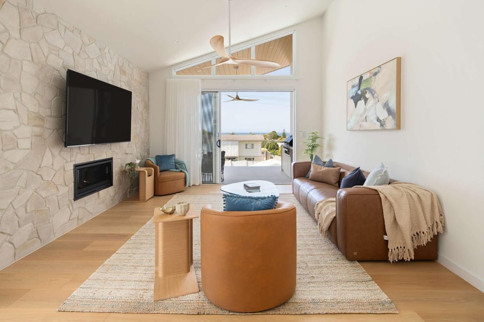 Communal lounge/ TV room, TV and multimedia, Living room, Seating area, Evening entertainment