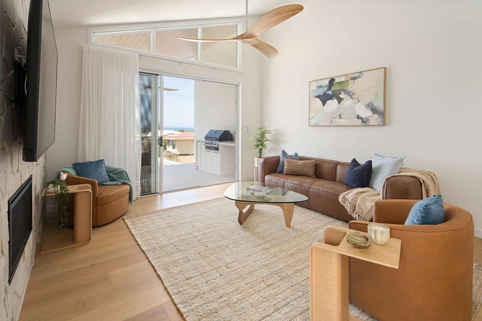 TV and multimedia, Living room, Seating area, fireplace