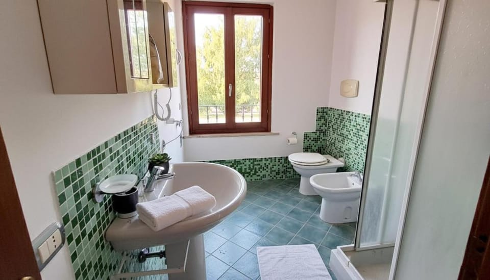 Toilet, Bathroom, bidet, towels