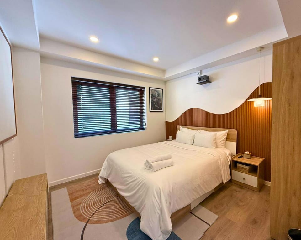 Bed, TV and multimedia, Photo of the whole room, Bedroom, towels, air conditioner