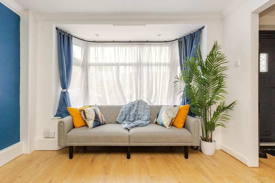 Modern & Spacious 3BR House Bracknell - Berkshire House in Bracknell