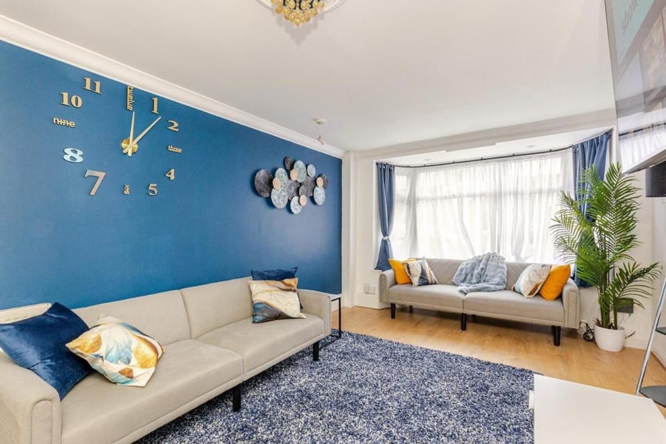 Modern & Spacious 3BR House Bracknell - Berkshire House in Bracknell
