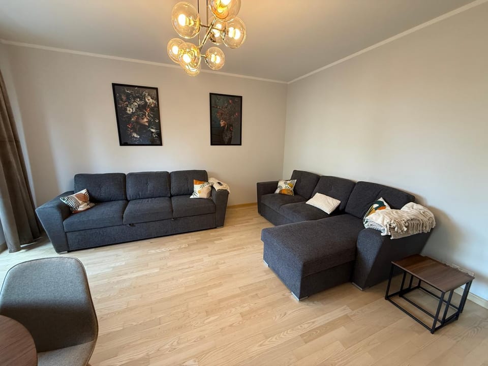 Friends & Family KEN Apartment 80m2, metro Stoklosy Apartment in Warsaw