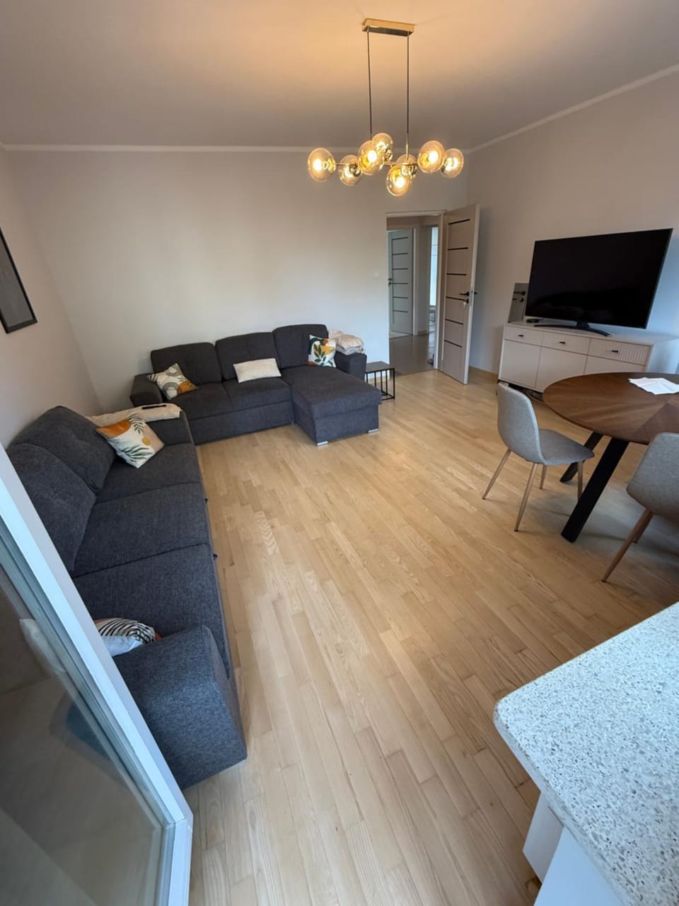Friends & Family KEN Apartment 80m2, metro Stoklosy Apartment in Warsaw