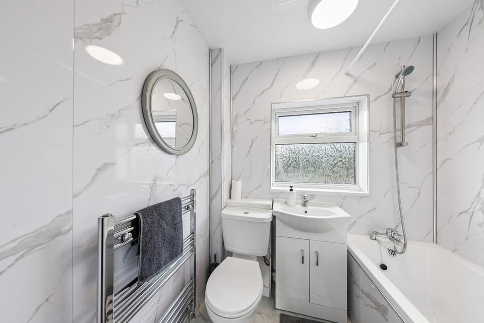 Shower, Toilet, Bathroom, Bath, towels