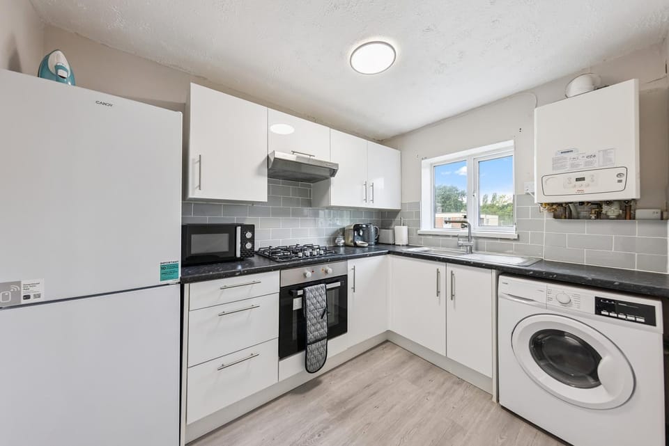 Kitchen or kitchenette, oven, stove, toaster, washing machine