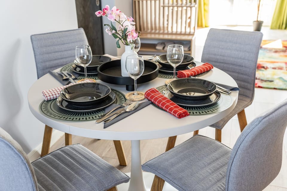 Dining area, Food
