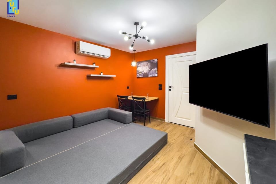 The 2BDR Layover Lounge w Jacuzzi 5min to CAI Airport Apartment in Cairo