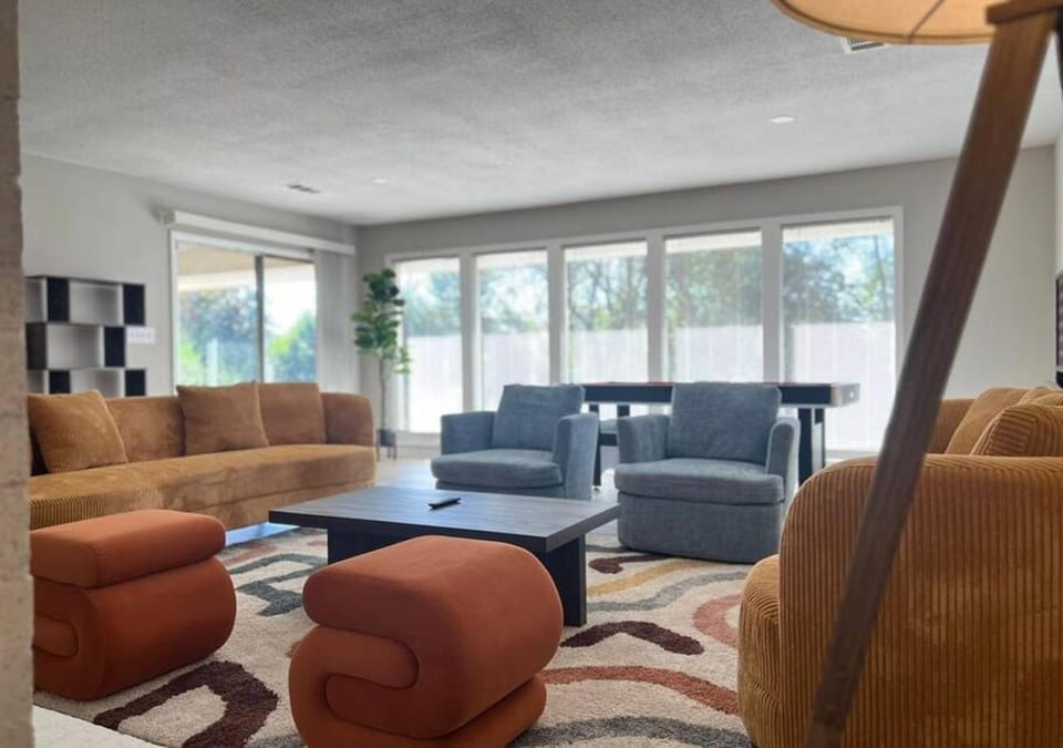 Living room, Seating area