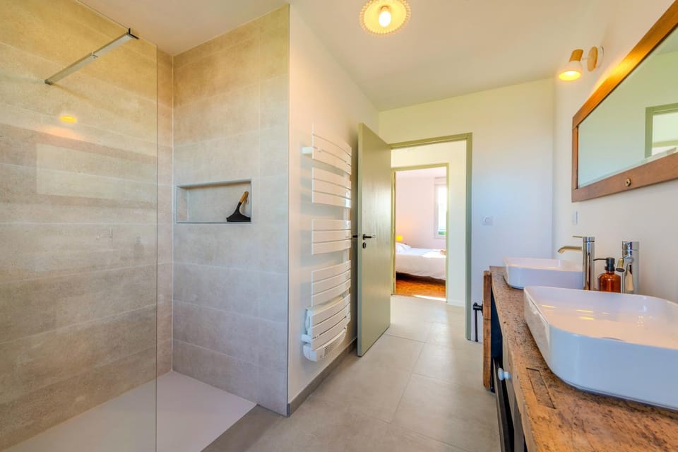 Bathroom, Living room