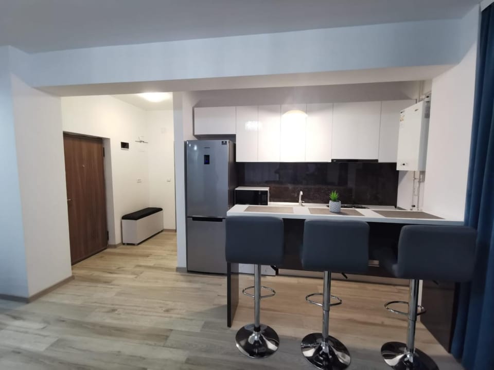 Kitchen or kitchenette, Seating area, Dining area, microwave, stove