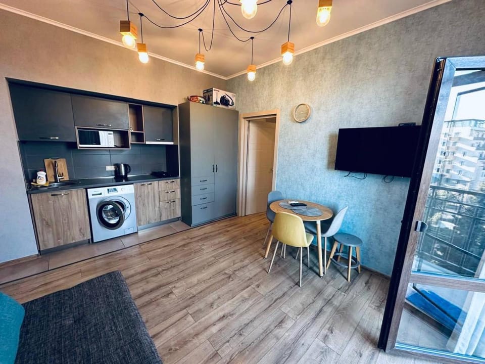 Communal lounge/ TV room, Kitchen or kitchenette, Living room, Seating area, Dining area, stove, stove, kitchen, kitchen