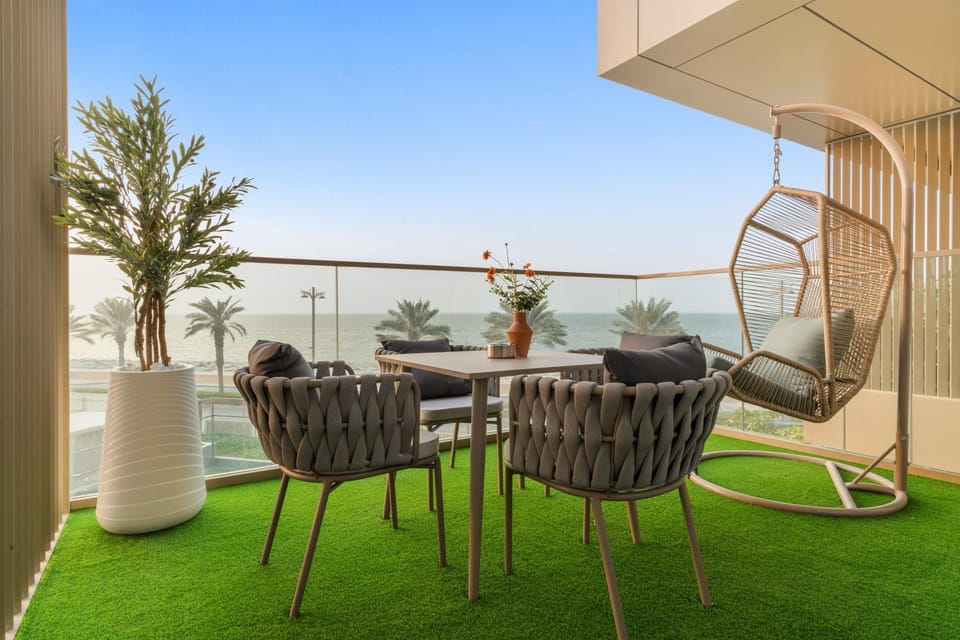 FIRST CLASS 4BR Elegant Beach House Retreat Apartment in Dubai