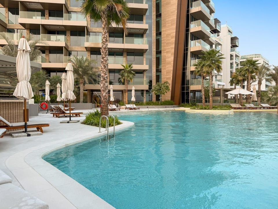 FIRST CLASS 4BR Elegant Beach House Retreat Apartment in Dubai
