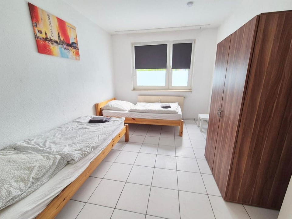 Photo of the whole room, Bedroom, wardrobe