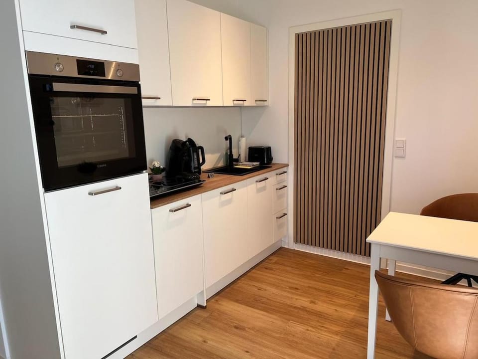 Coffee/tea facilities, stove, toaster