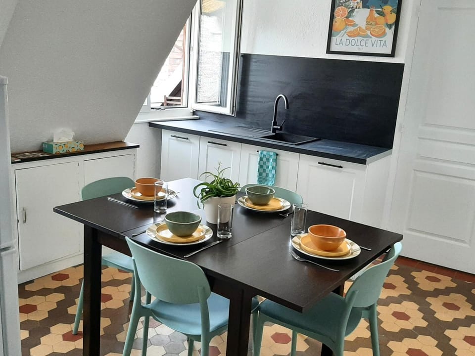 Food and drinks, Dining area, Food, kitchen