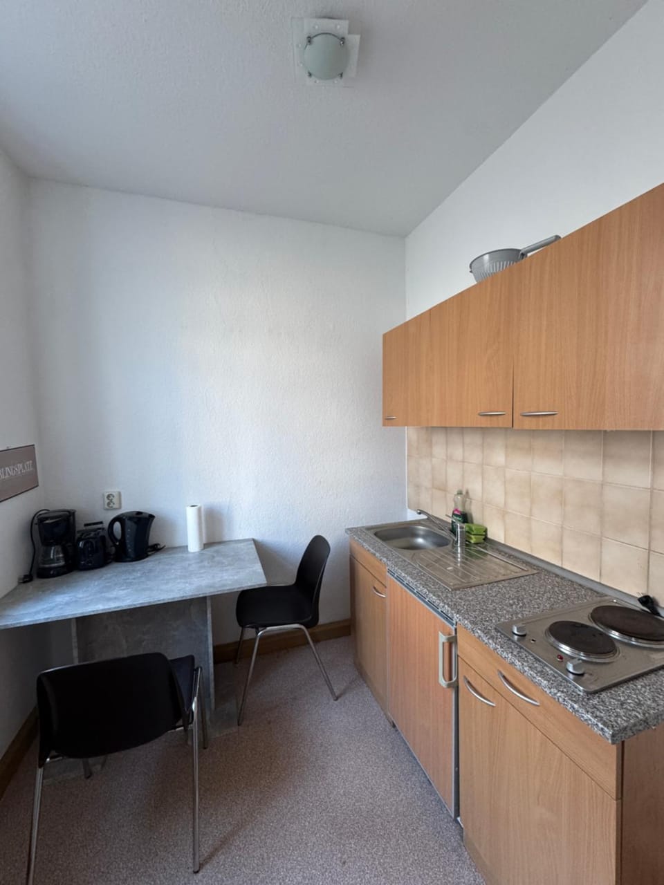 Kitchen or kitchenette, Dining area, stove