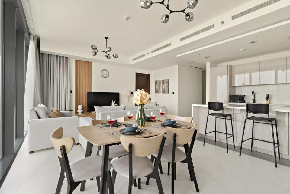 FIRST CLASS 3BR Luxury Meets Tranquility Apartment in Dubai