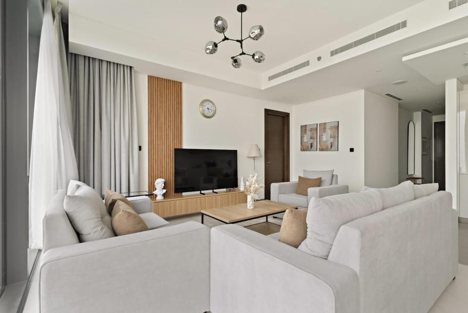 FIRST CLASS 3BR Luxury Meets Tranquility Apartment in Dubai