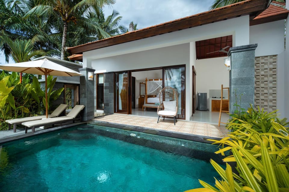 Day, Swimming pool, sunbed