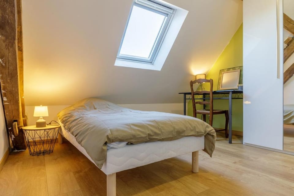 Bed, Bedroom