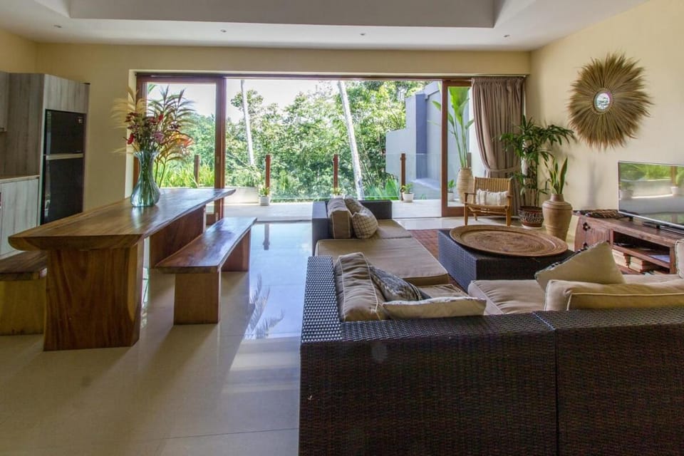 Communal lounge/ TV room, Garden, TV and multimedia, Kitchen or kitchenette, Living room, Seating area, Dining area, Evening entertainment, Garden view