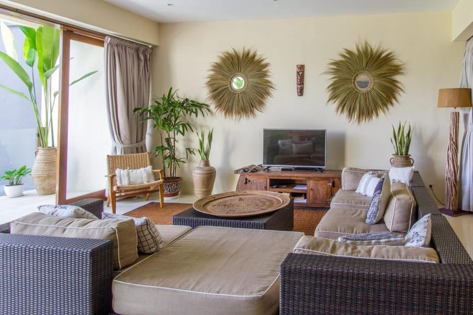 Living room, Seating area, Evening entertainment