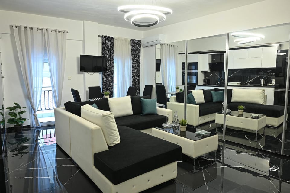 Zeusplace Black and White Retreat Apartment in Pieria, Greece