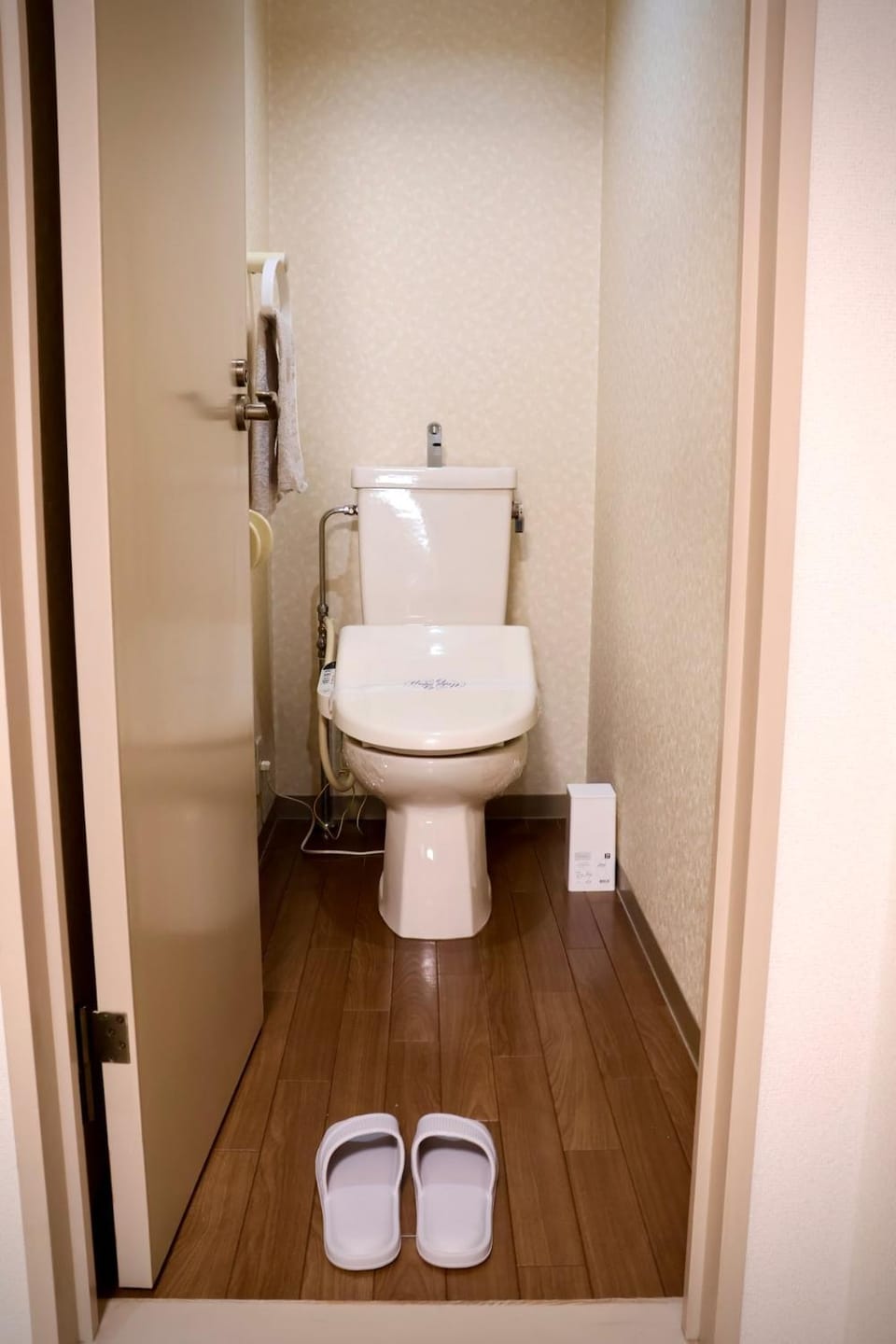 Toilet, bidet