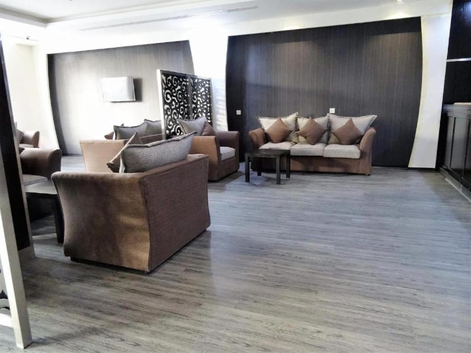 Living room, Seating area