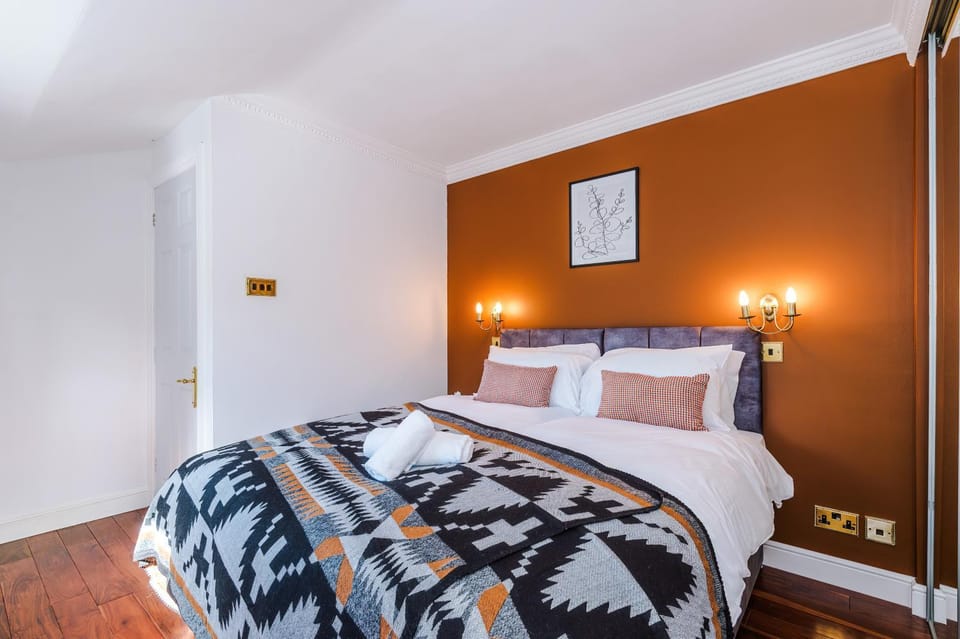 Bed, Photo of the whole room, Bedroom, heating, wardrobe